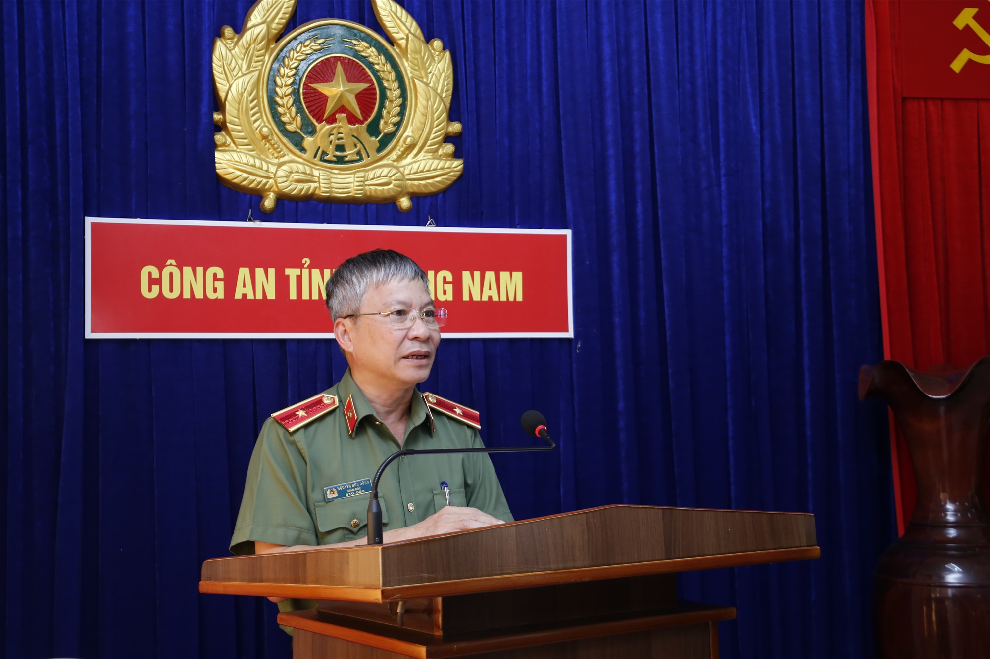 Le général de division Nguyen Duc Dung a pris la parole lors de la réunion. Photo : T.C