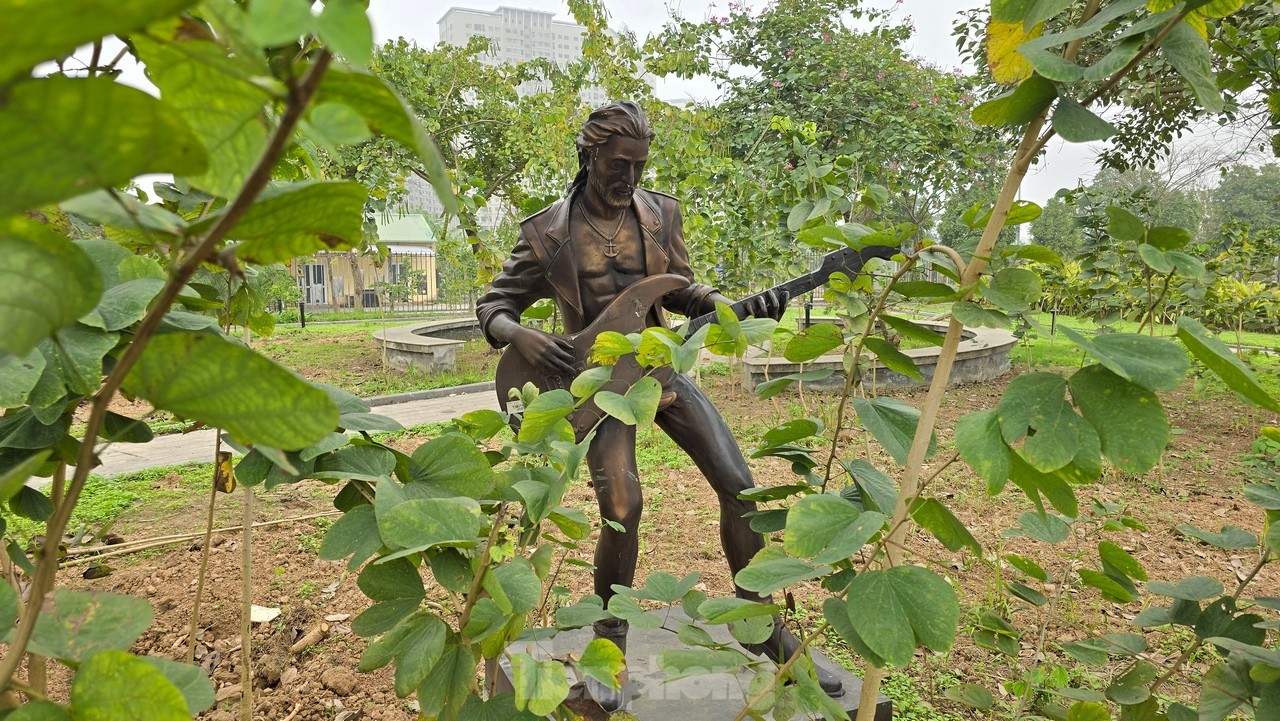 Estado actual del parque con forma de guitarra valorado en 200 mil millones de dongs en Hanoi foto 15