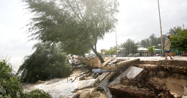 Severe coastal erosion, Thua Thien Hue declares emergency situation regarding natural disasters