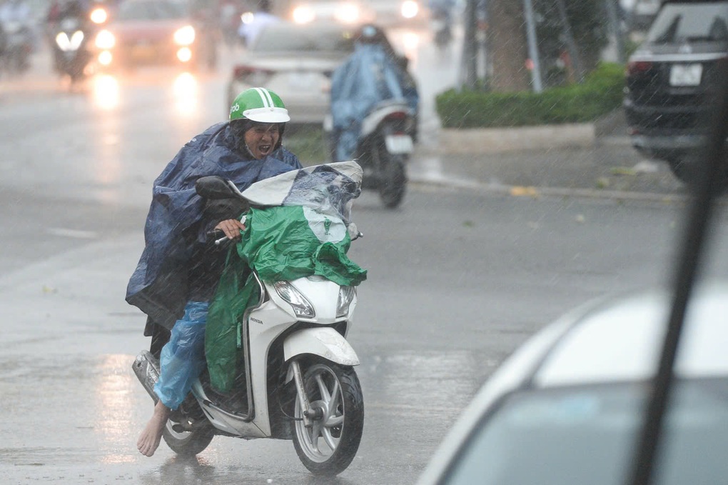 Nam Bộ sắp mưa lớn, Hà Nội mưa nhiều nơi - 1