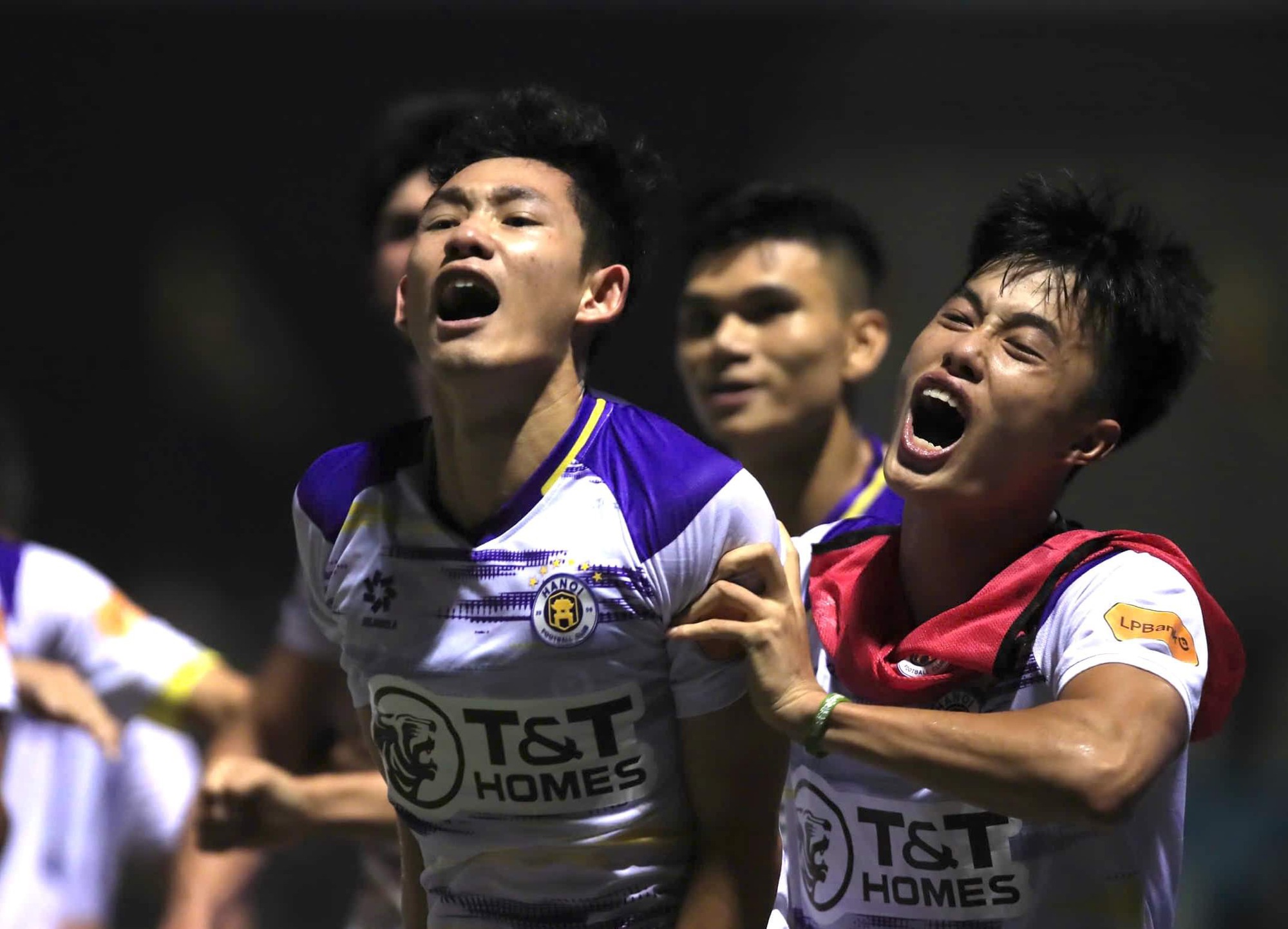 V-League và hạng nhất chưa bao giờ hấp dẫn đến thế: Cạnh tranh gay gắt ngôi đầu- Ảnh 2.