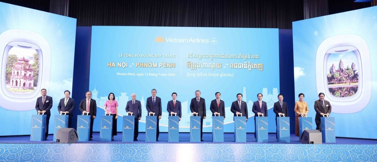 1.1.พิธีประกาศเส้นทางบินฮานอย-พนมเปญ.jpg