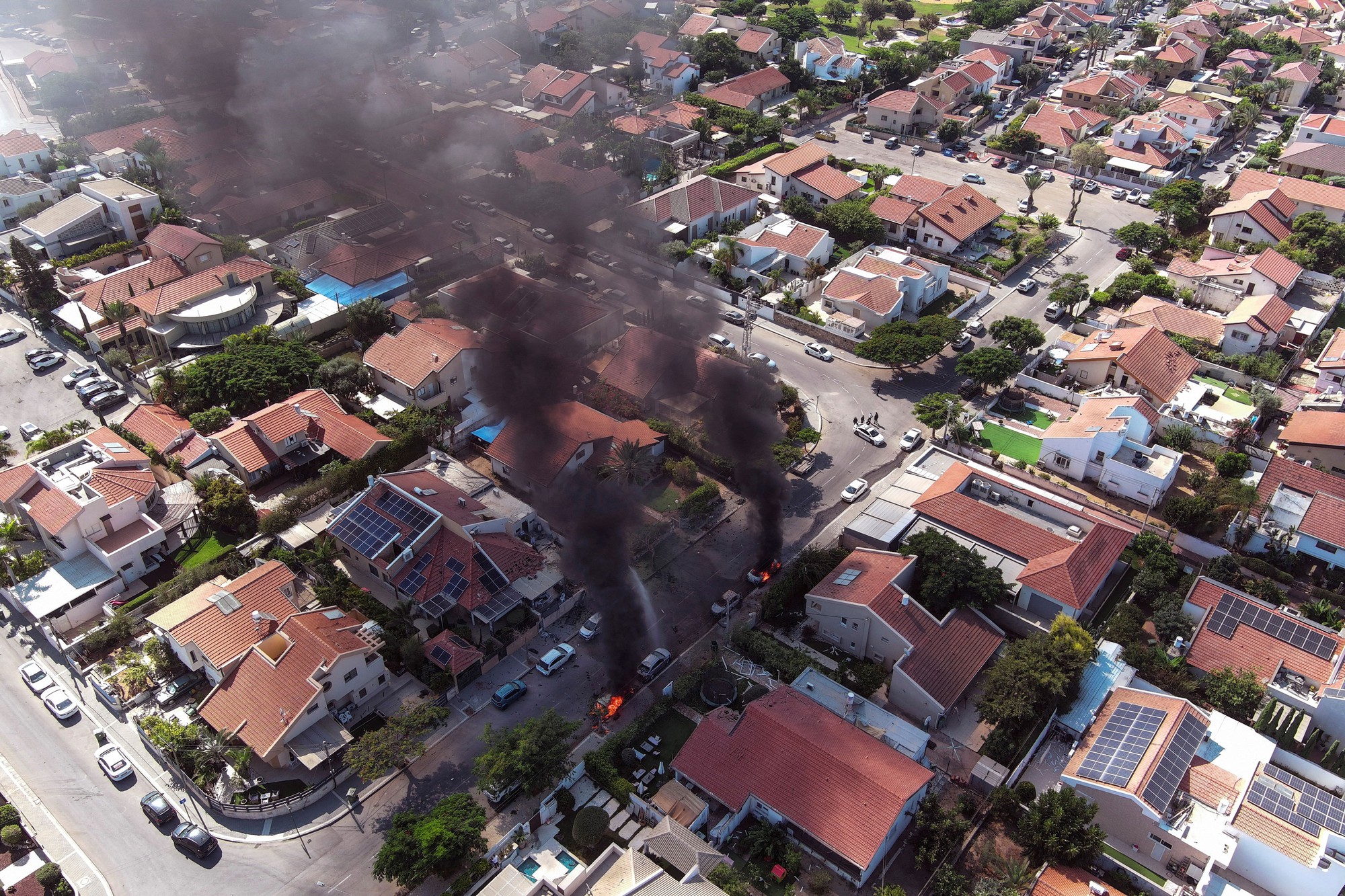 Hamas đột kích bằng đường bộ - biển - không, Israel vung Kiếm sắt - Ảnh 4.