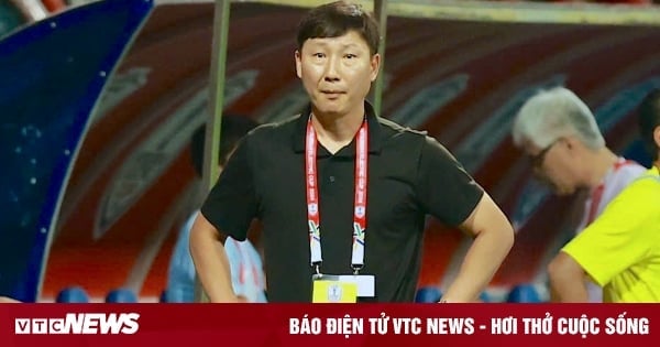 Trực tiếp họp báo Việt Nam vs Singapore: HLV Kim Sang-sik tự tin