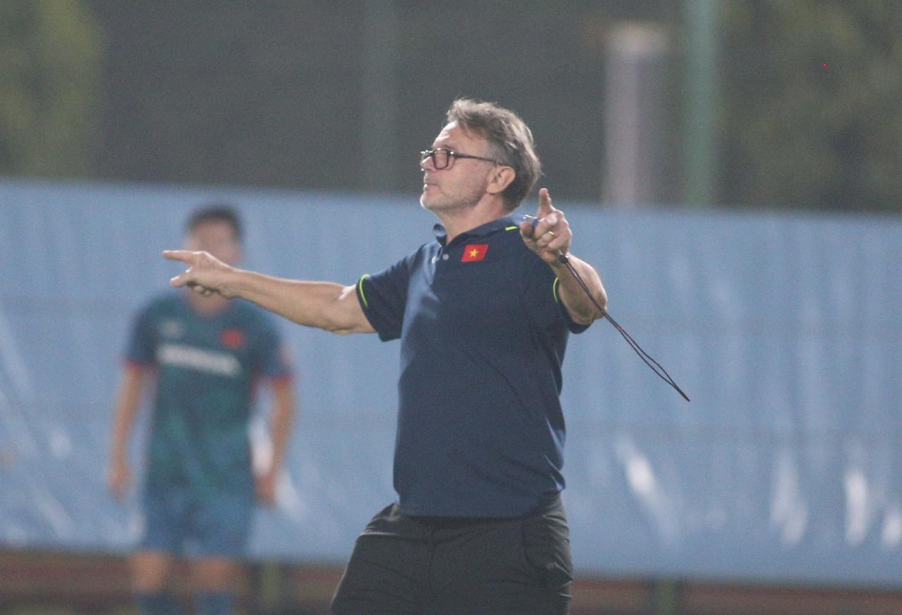 โค้ชฟิลิปป์ ทรุสซิเยร์ 1.jpg