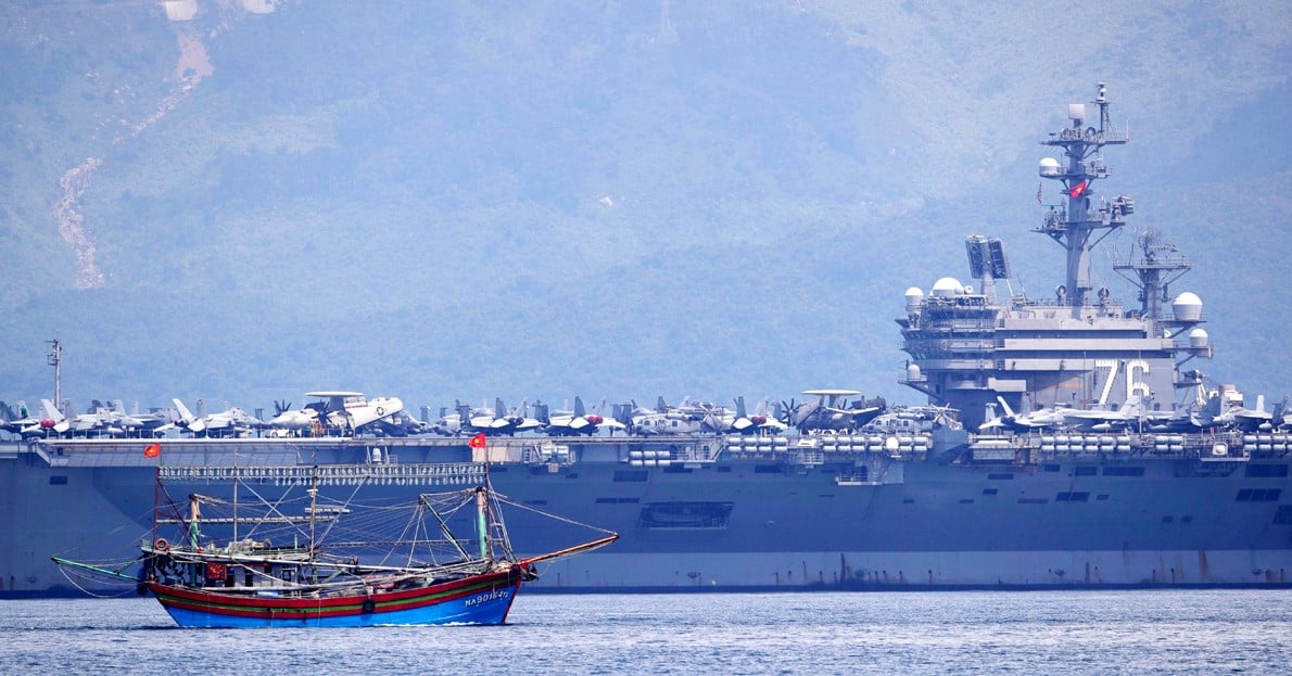 Hình ảnh tàu sân bay hải quân Mỹ đến thăm Đà Nẵng