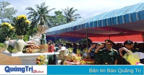 Ceremonia de ofrenda de incienso y agradecimiento a los mártires del Regimiento 270 que sacrificaron sus vidas en la aldea de Ha Trung, comuna de Gio Chau.