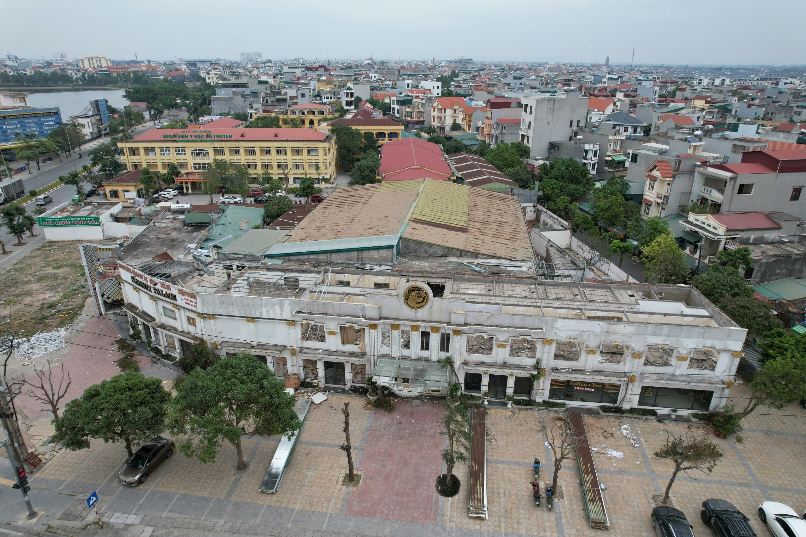 Doanh nghiệp đang tự phá dỡ công trình vi phạm tại Bệnh viện Y học cổ truyền Hải Dương
- Ảnh 1.