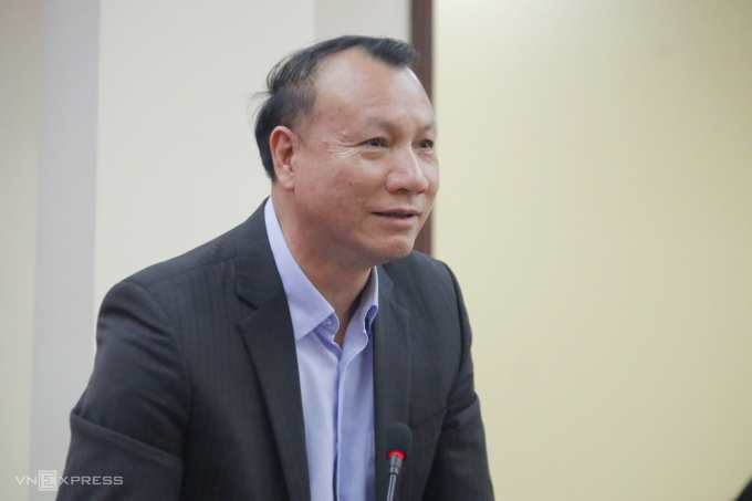 Profesor asociado, Dr. Nguyen Duc Son, subdirector de la Universidad Nacional de Educación de Hanoi, en el taller sobre pruebas de evaluación de competencias, en la mañana del 28 de diciembre. Foto: Thanh Hang