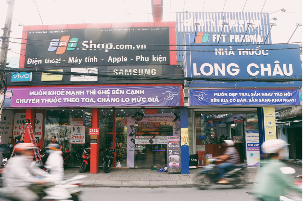 FPT Retail vinh danh 'Top 10 Công ty Bán lẻ uy tín' lần thứ 7 liên tiếp - Ảnh 1.