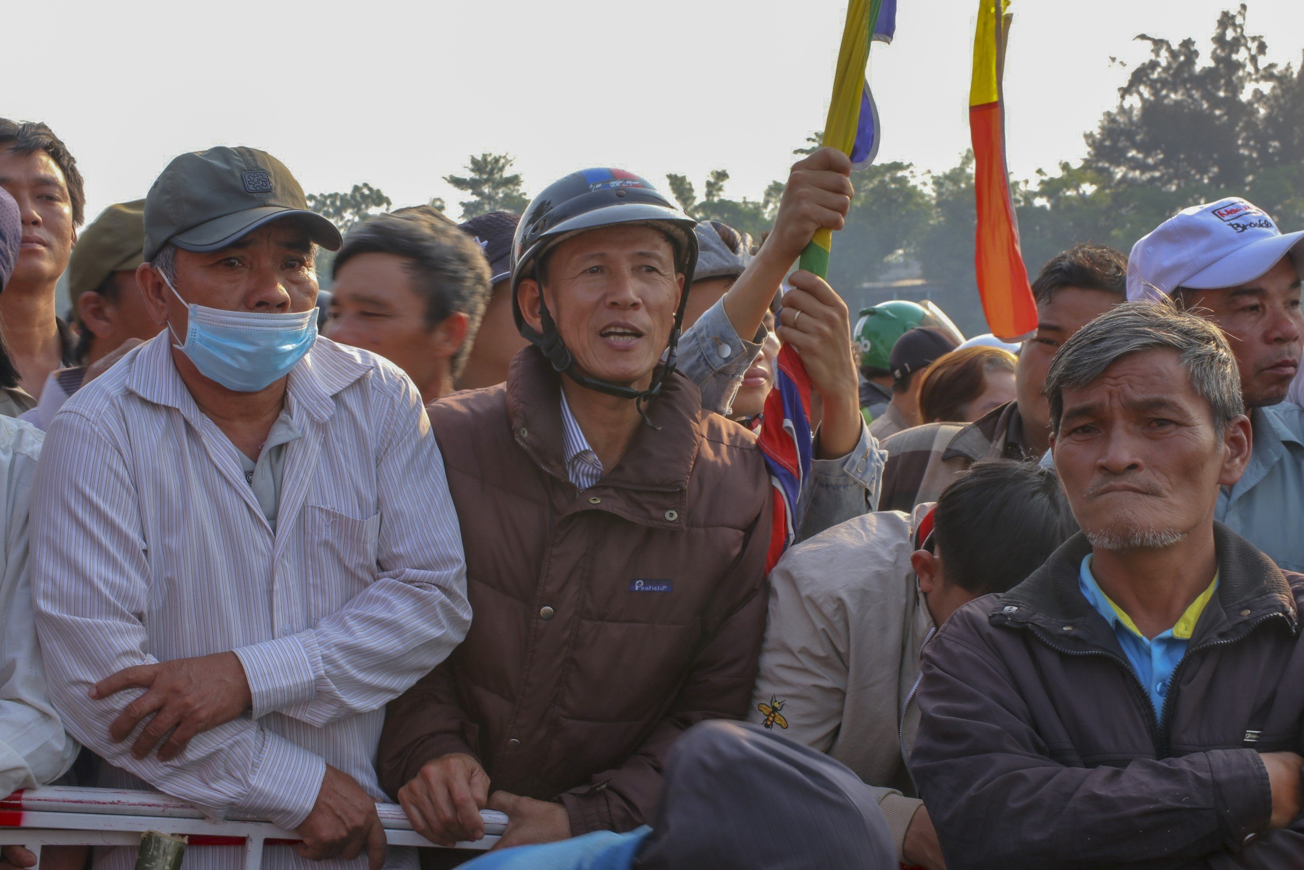 Khán giả reo hò, xem ghe đua "lộn vè" trên sông Hương - Ảnh 11.