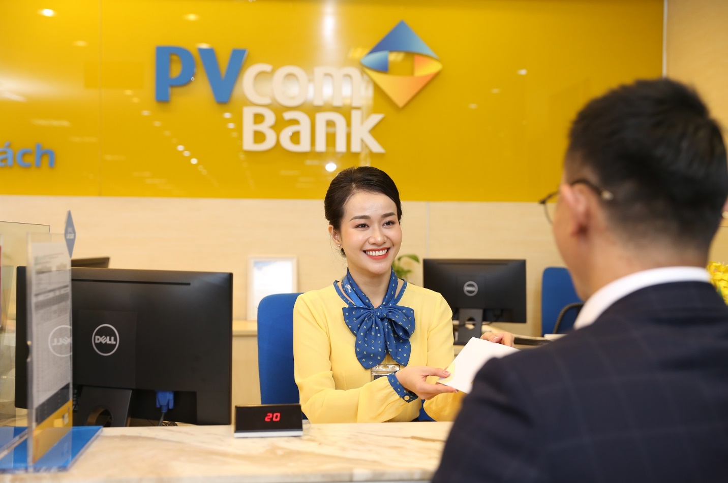 هدايا جذابة عديدة عند فتح حساب قصير الأجل في PVCombank الصورة 1