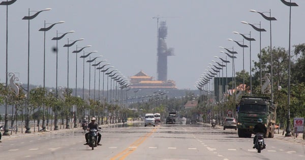 Admire the beautiful southern bank of Tra Khuc River, connecting Quang Ngai City to the sea