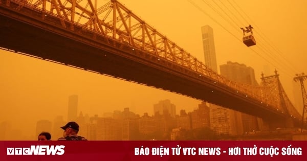 Vì sao bầu trời New York rực cam như Hỏa tinh?