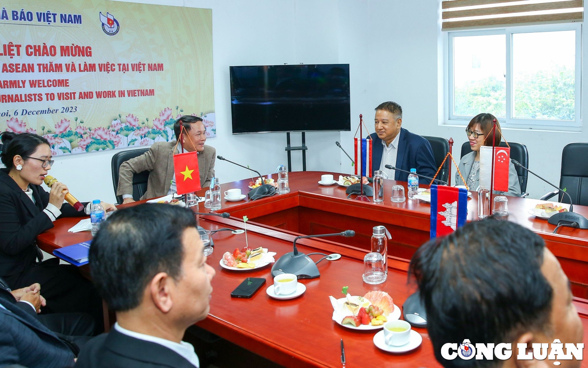 Conférence de presse au Vietnam avec l'ambassade et une délégation de journalistes de la Fédération de presse de l'ASEAN, photo 2