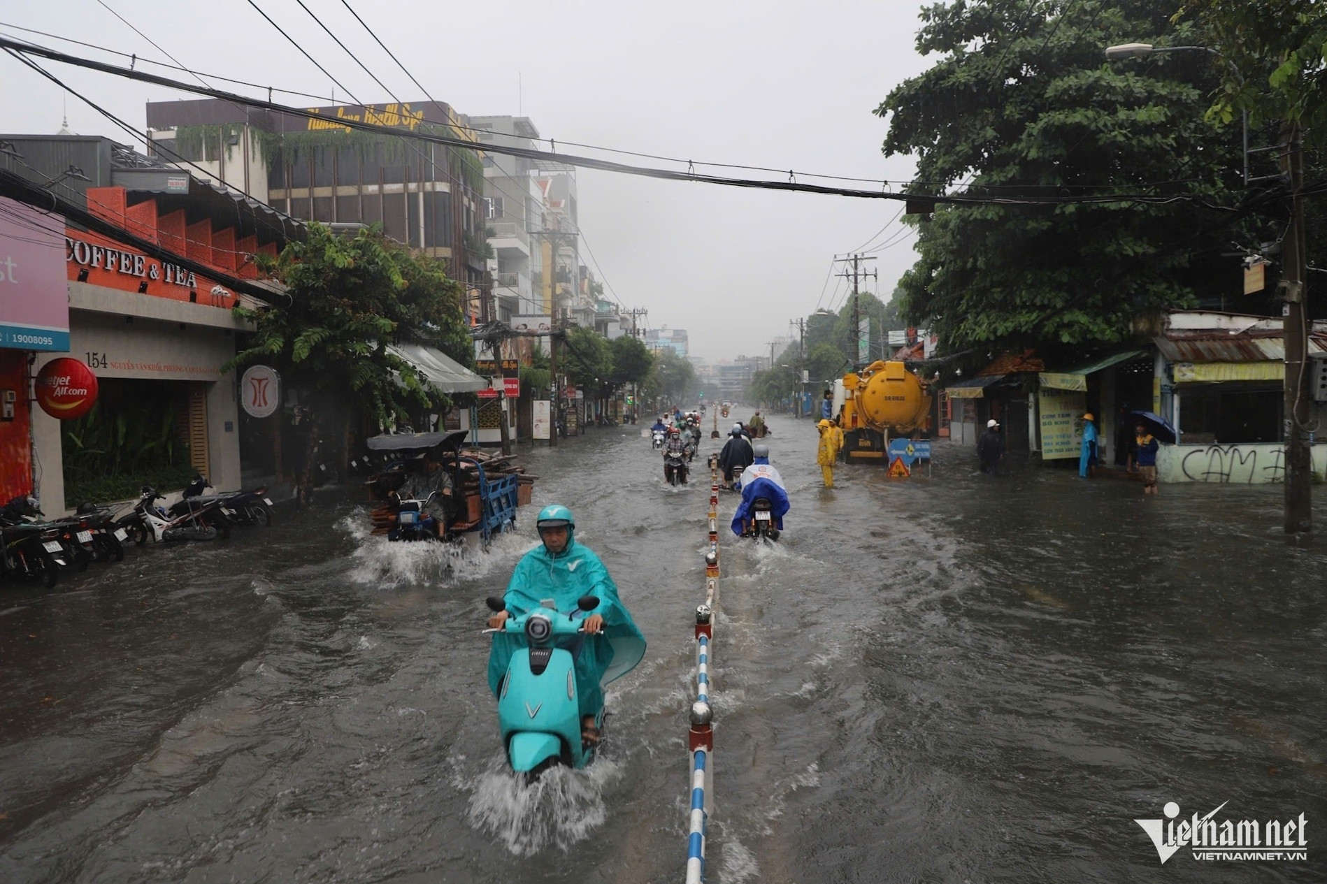 Why were many areas in Ho Chi Minh City flooded after a 5-hour rain?