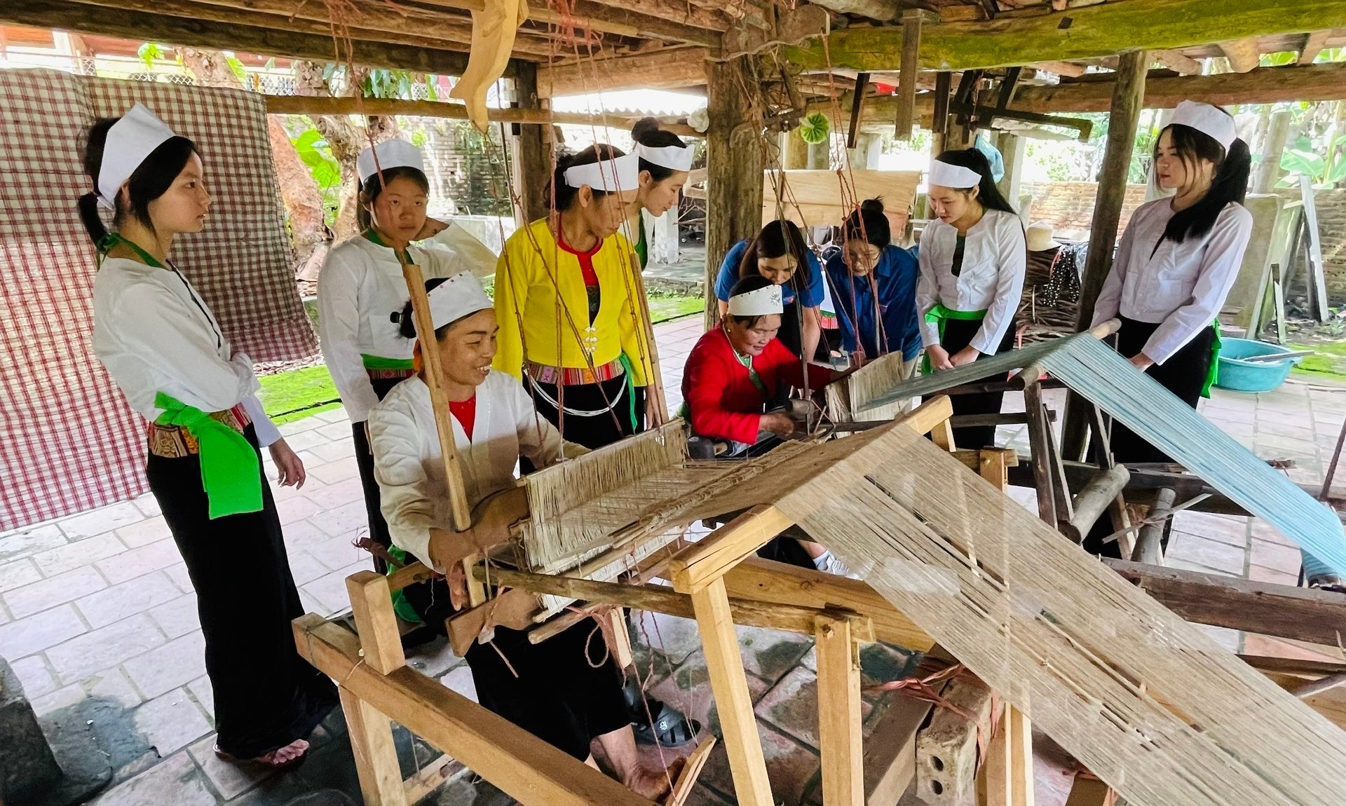 Phu Tho anunció el patrimonio cultural inmaterial nacional, el arte del pueblo Muong, distrito de Tan Son, foto 3