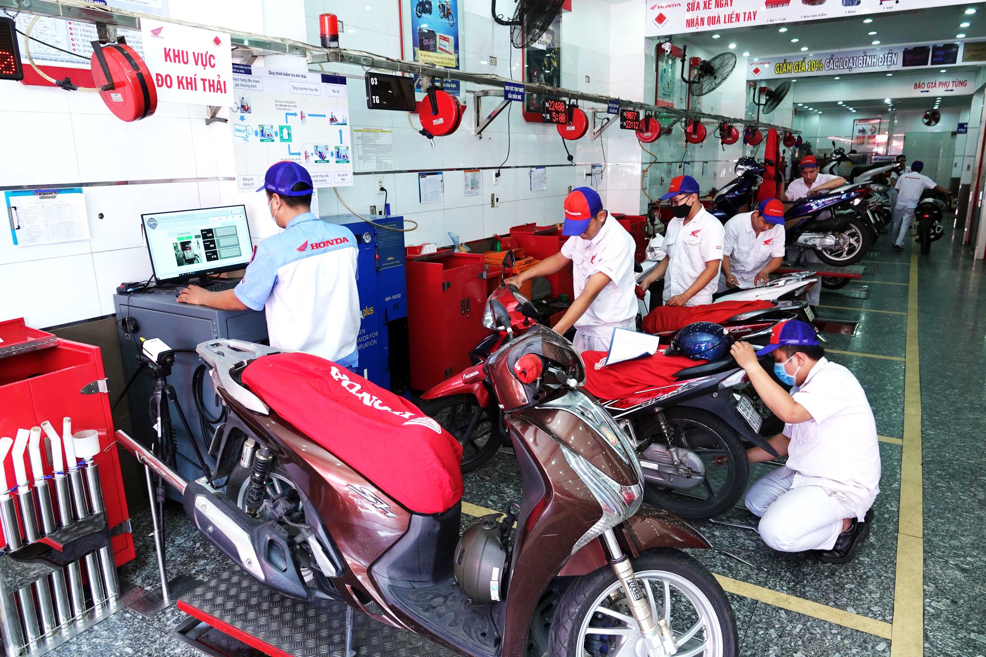 バイクの排出ガス規制の時代が到来 - 写真3。 Đã đến lúc kiểm soát khí thải xe máy - Ảnh 3.