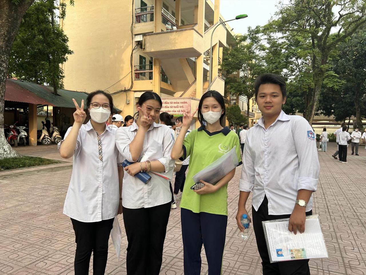 Thí sinh hào hứng dự đoán đề thi Ngữ văn vào tác phẩm Bếp lửa của nhà thơ Bằng Việt.