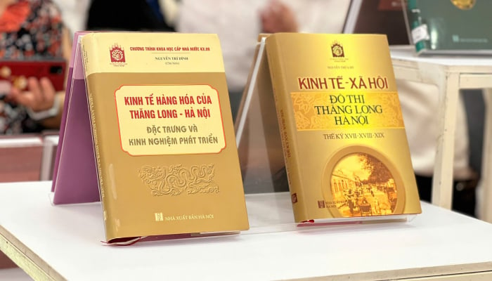 เปิดนิทรรศการหนังสือฉลอง 70 ปี วันปลดปล่อยเมืองหลวง