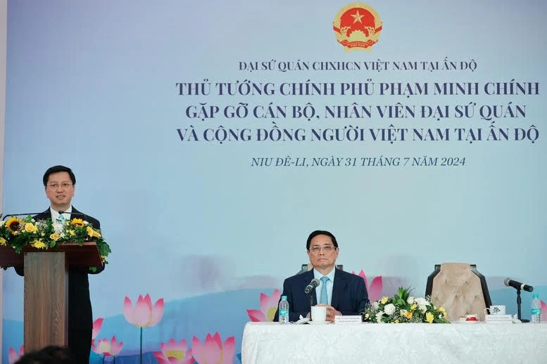 Thủ tướng Phạm Minh Chính gặp gỡ cán bộ, nhân viên Đại sứ quán, cộng đồng người Việt Nam tại Ấn Độ ảnh 1