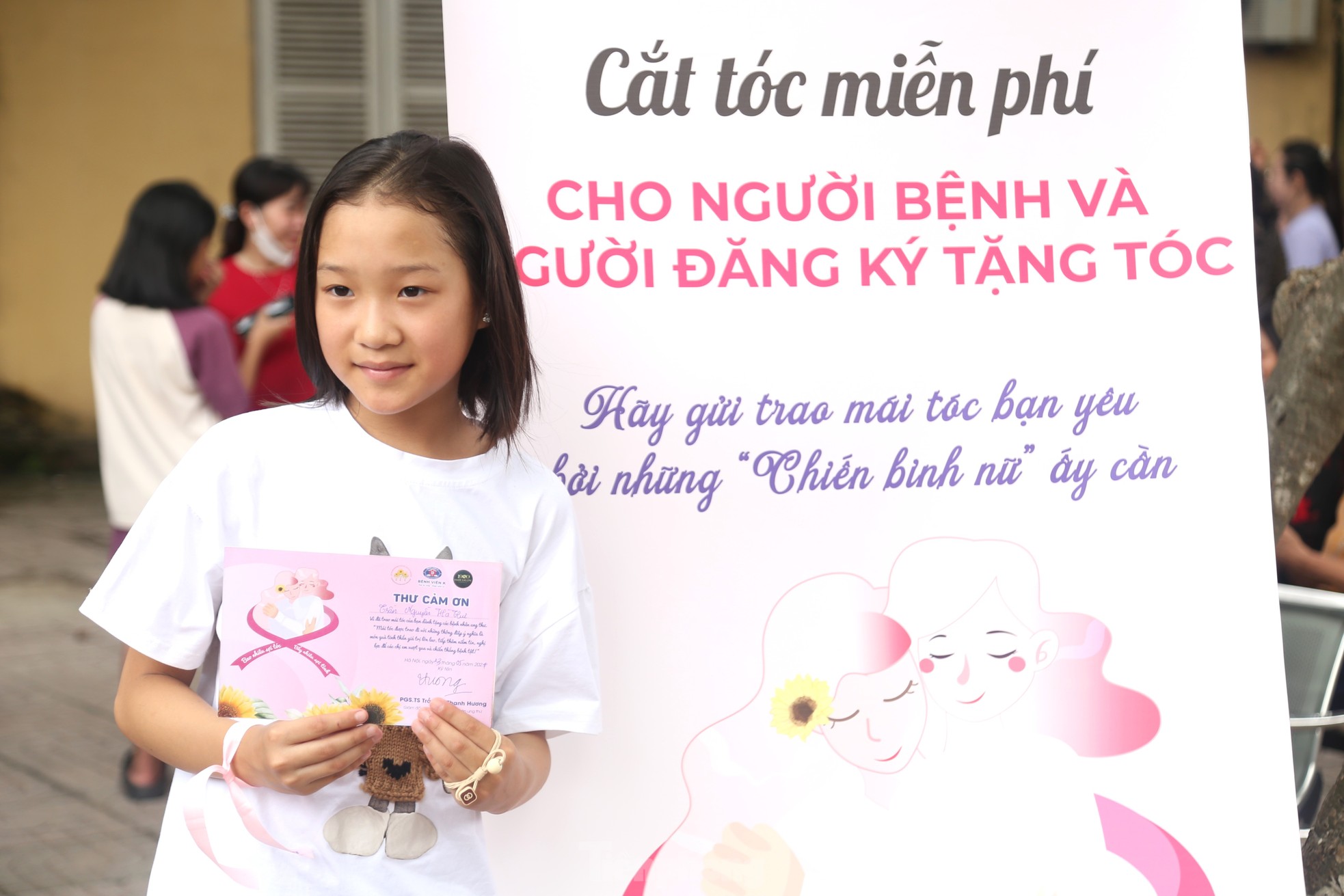 រូបភាពកុមារីអាយុ ៤ឆ្នាំ បរិច្ចាគសក់ដល់អ្នកជំងឺមហារីក រូបថត ១៣