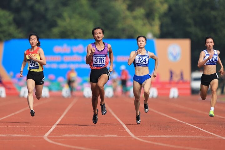 Tran Thi Nhi Yen (Nummer 316) gewann die Goldmedaille im 200-Meter-Lauf der Frauen.