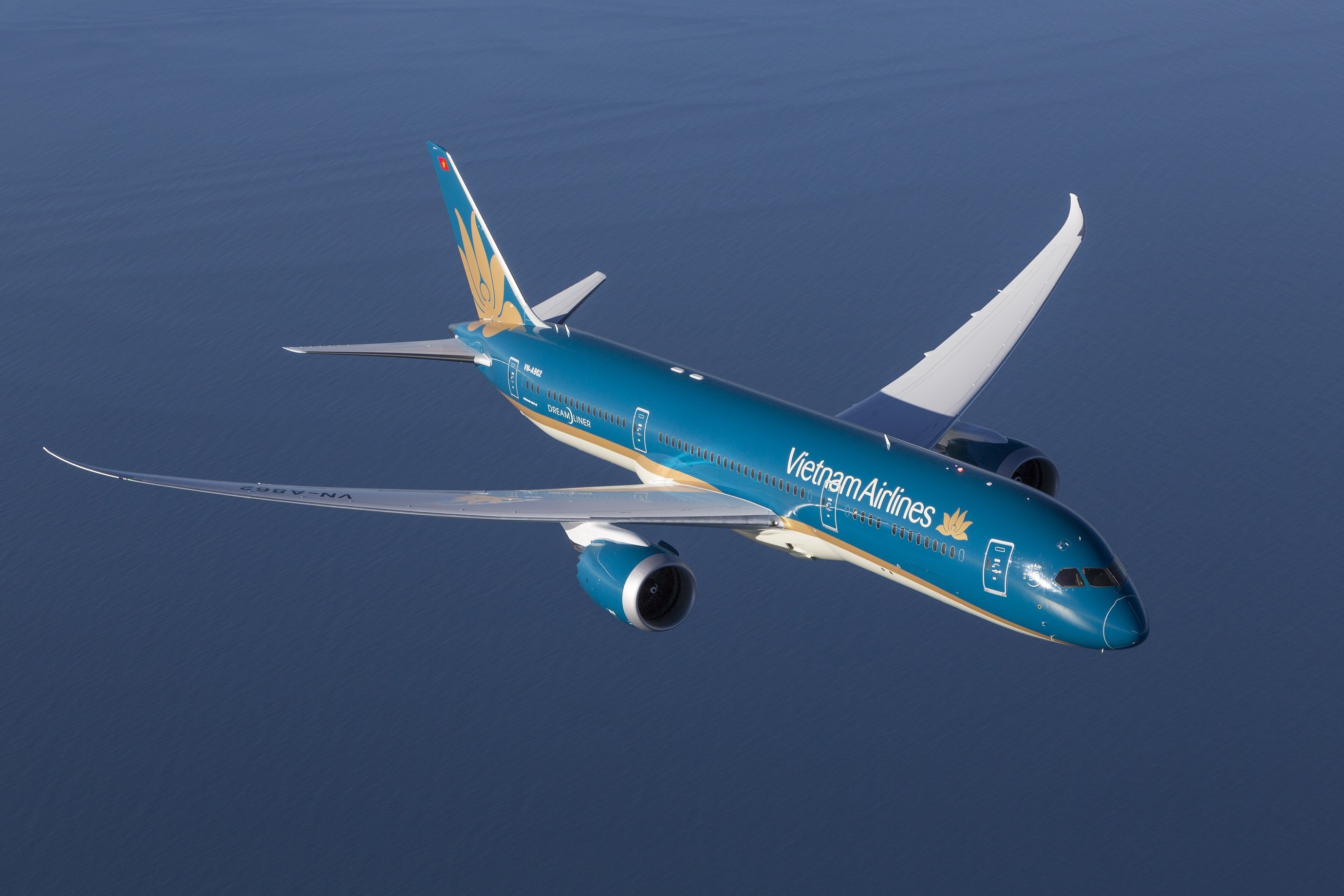 Sự kiện - Máy bay Vietnam Airlines hạ cánh khẩn cấp tại Dubai cấp cứu hành khách