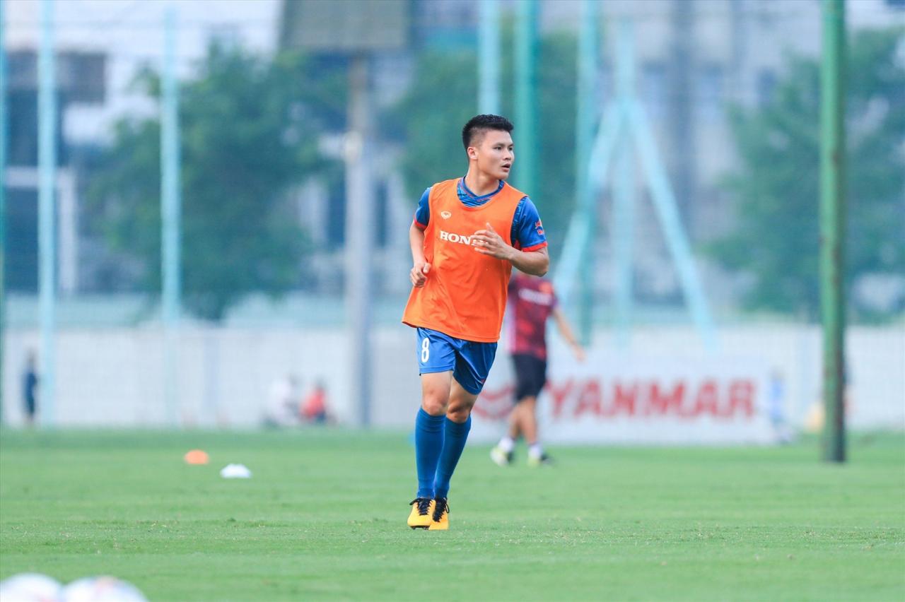 Midfielder Quang Hai showed good integration and coordination with his teammates after returning from France.