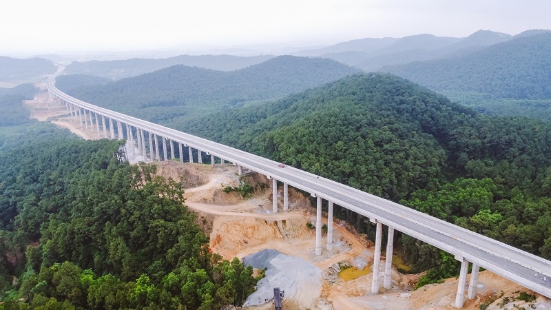 Ein Abschnitt der Autobahn Dien Chau – Bai Vot.