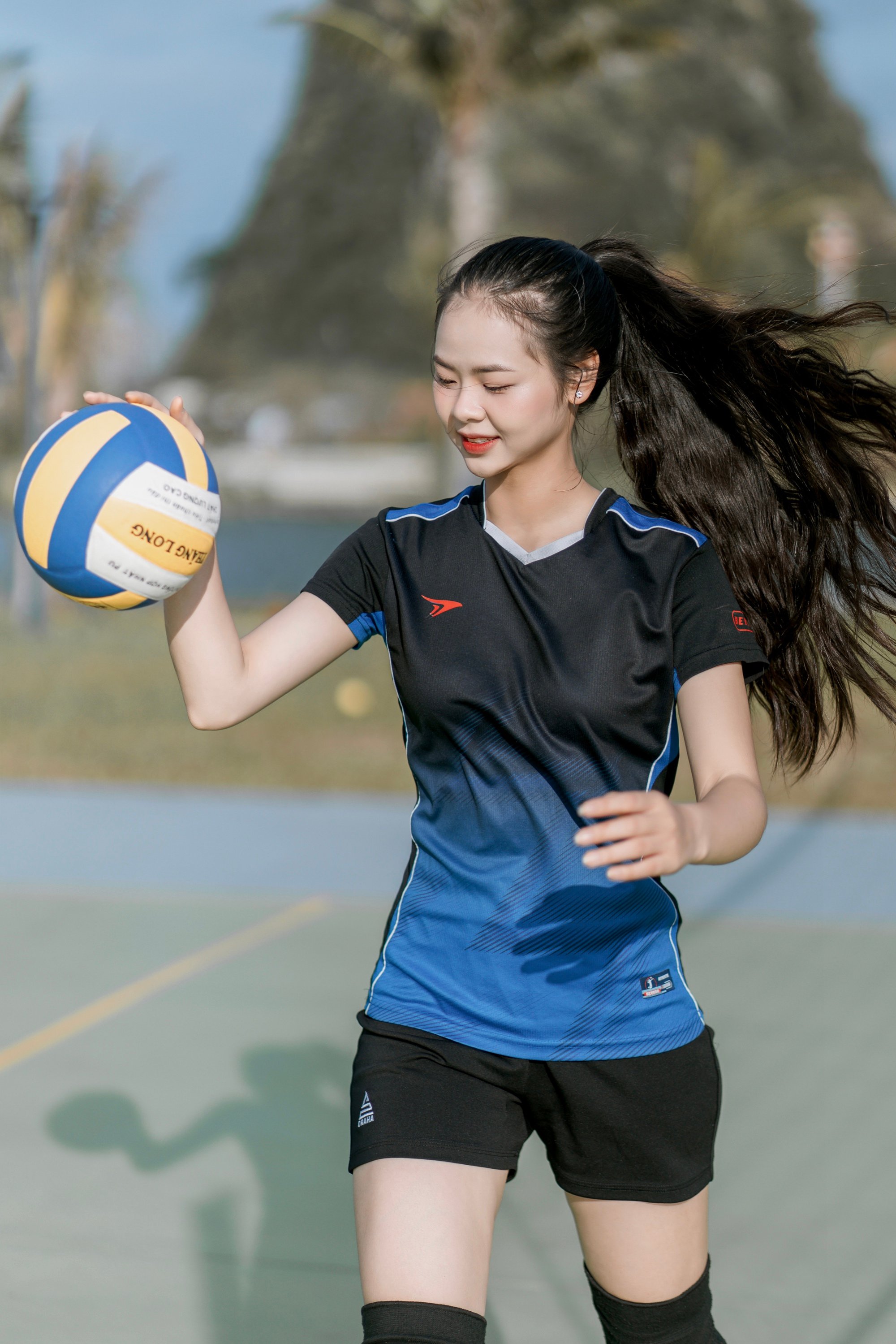 Hoa khôi bóng chuyền, kiện tướng Taekwondo vào chung kết Miss World Việt Nam - Ảnh 1.