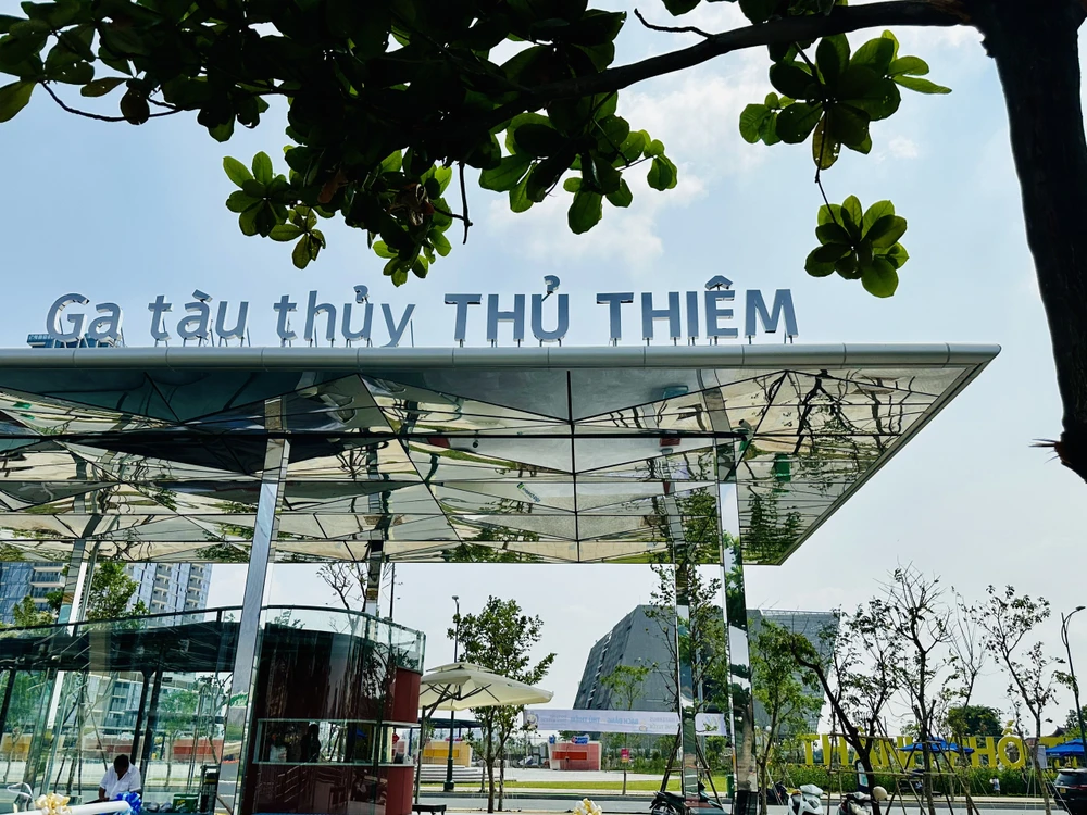 ga-tau-thuy-thu-thiem-8202.jpg