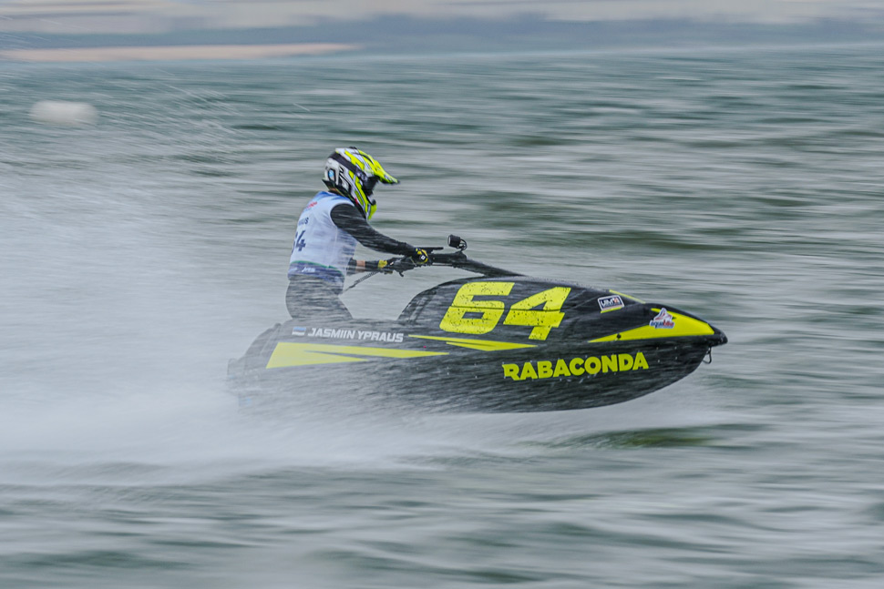 Final number of racers competing in the water motorbike race in Binh Dinh