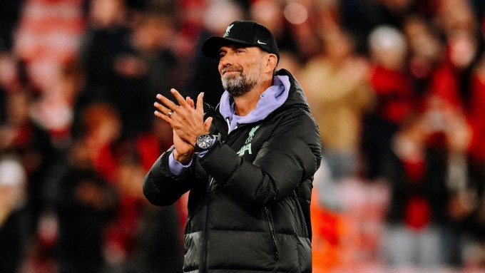 Klopp applauds fans at Anfield after the 2-0 win over Union SG in the second round of Group E of the Europa League on October 5. Photo: liverpoolfc.com