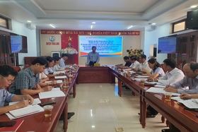 The Provincial People's Council's monitoring delegation worked with Vinh Linh district on the implementation of resolutions.