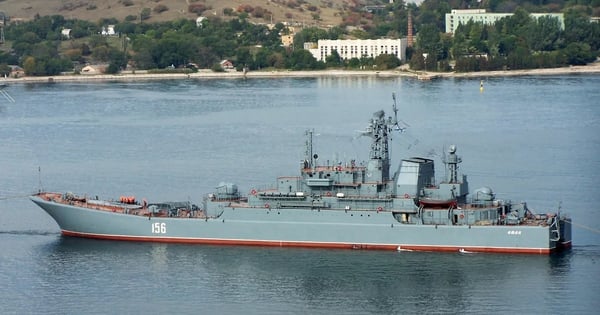 Ukraine tuyên bố đánh trúng 2 tàu đổ bộ lớn của Nga tại Crimea