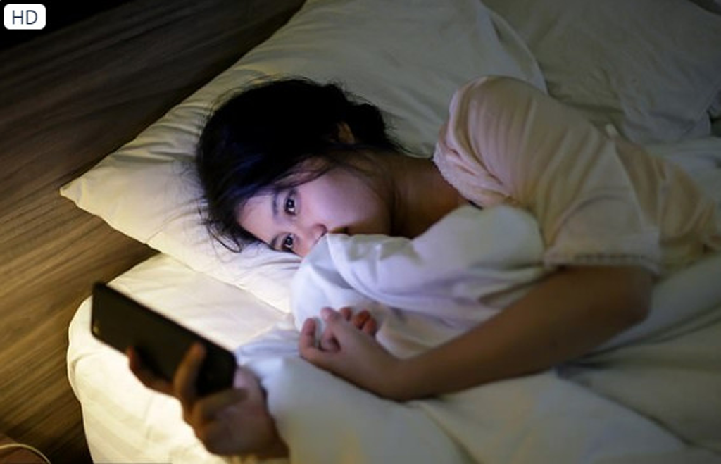 Chuyên gia nói gì về cữ cà phê buổi tối cùng bạn bè? - Ảnh 2.