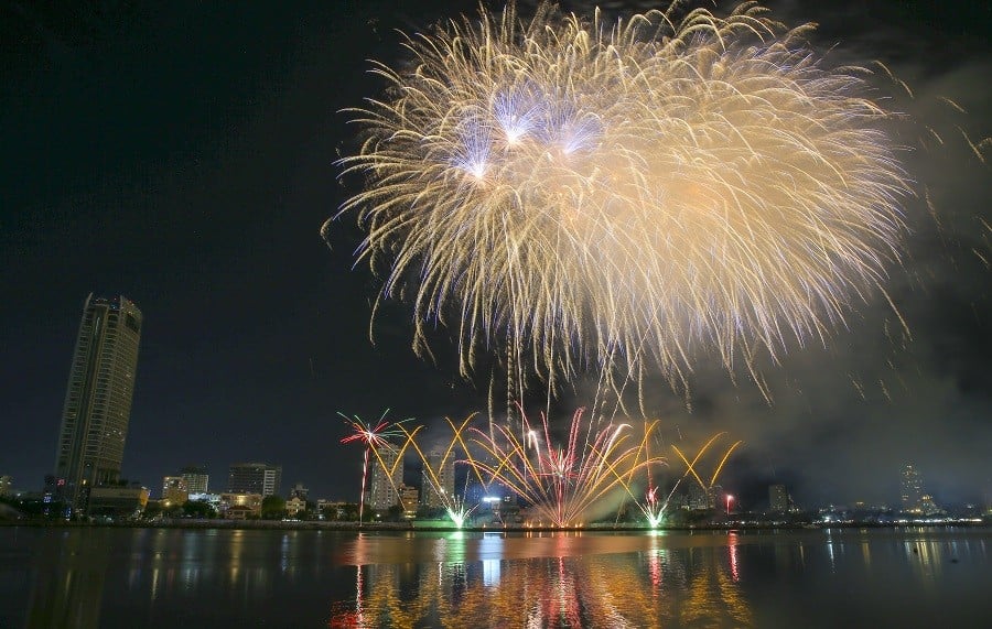 Văn hoá - Chiêm ngưỡng màn trình diễn pháo hoa 'siêu thực' của đội Canada (Hình 10).