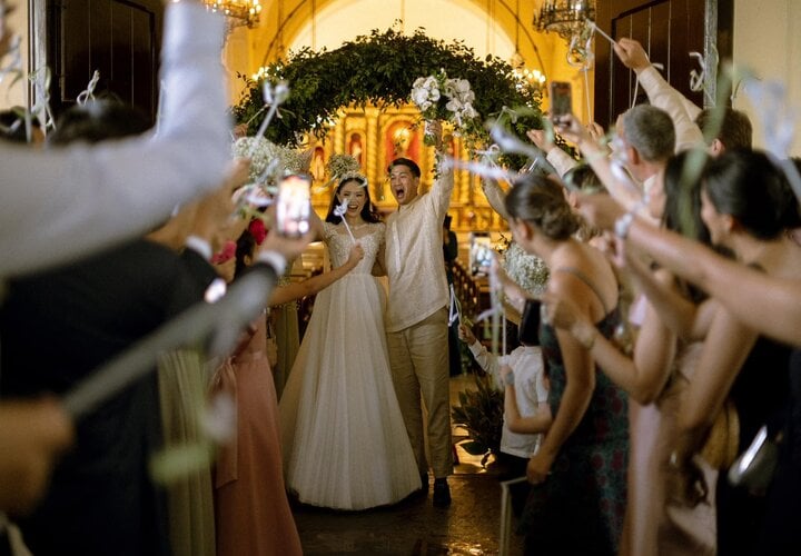 Il y a un an, le couple s'est marié dans une église aux Philippines.