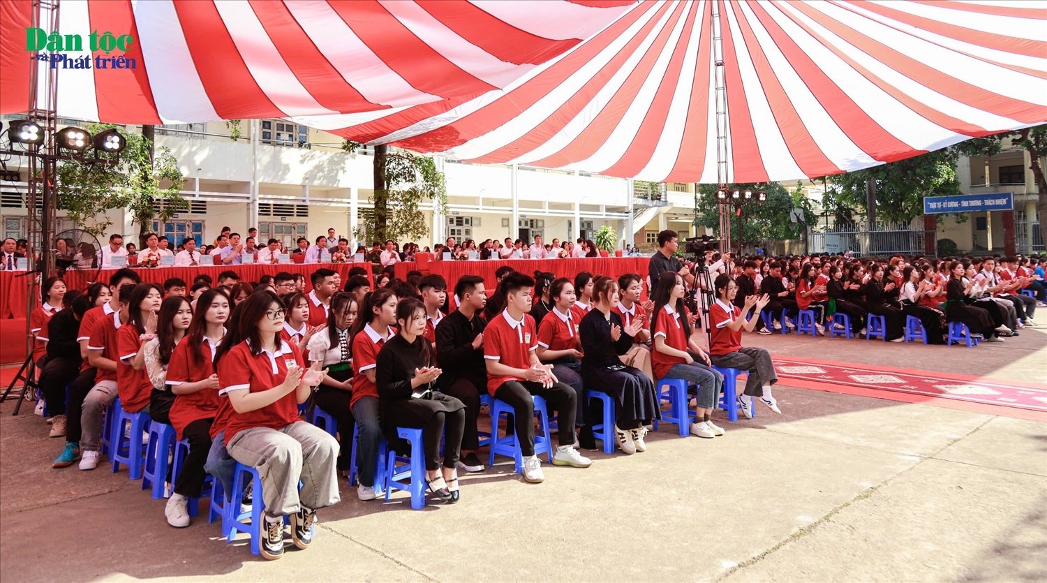 Bộ trưởng, Chủ nhiệm Ủy ban Dân tộc dự Lễ Khai giảng năm học mới tại Trường Dự bị Đại học Dân tộc Trung ương 5