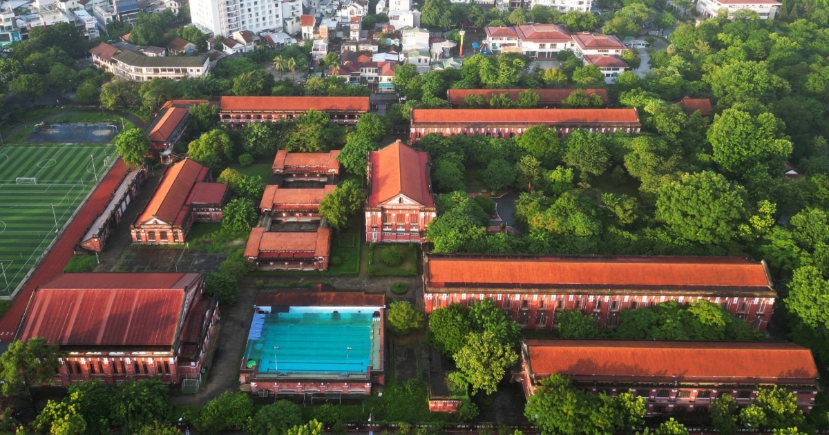 Examen des normes de recrutement des enseignants dans les écoles telles que décrétées par le roi Thanh Thai