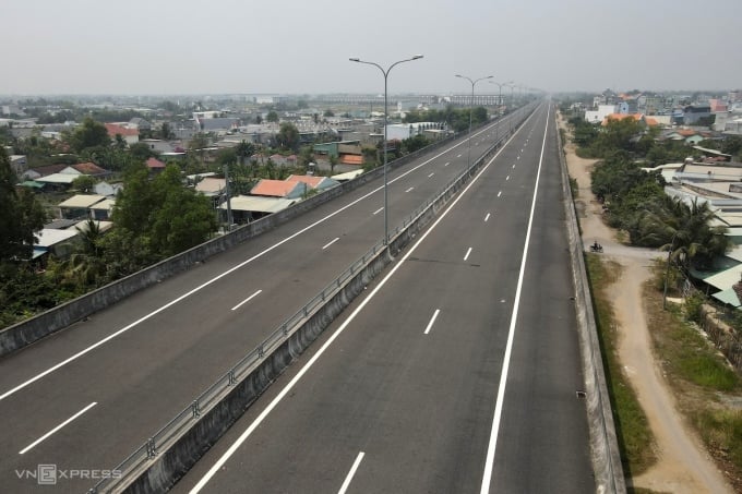 Ein Abschnitt der Schnellstraße Ben Luc – Long Thanh durch die Gemeinde Hung Long (Bezirk Binh Chanh, Ho-Chi-Minh-Stadt), März 2023. Foto: Thanh Tung