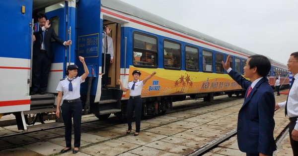 Khai trương đoàn tàu du lịch '5 sao' kết nối di sản Huế