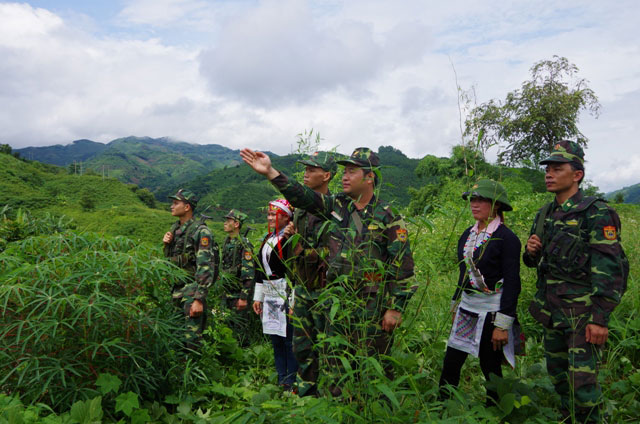 Border Guards patrol, strictly control, fight against smuggling and prevent illegal entry and exit across the border. Photo: B.N