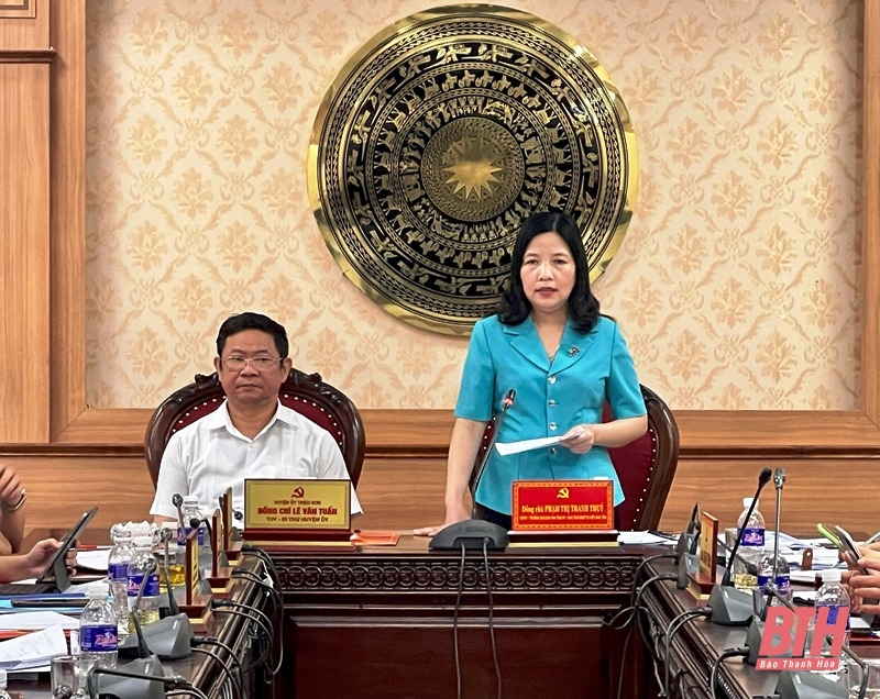 Approving the draft Report on the inspection of the leadership and direction of the implementation of Resolution No. 25-NQ/TW of the Party Central Committee (11th tenure) for the Standing Committee of Trieu Son District Party Committee