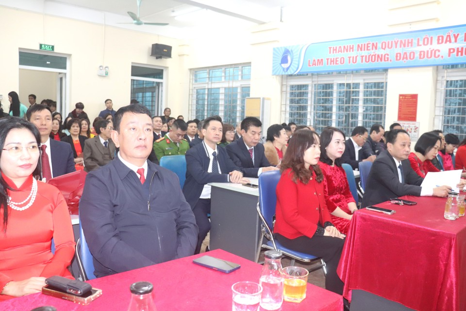 The announcement ceremony of Resolution No. 1286/NQ-UBTVQH15 and the decisions to establish new Party Committees and administrative units in wards of Hai Ba Trung District was held in a solemn, exciting atmosphere, in accordance with regulations.