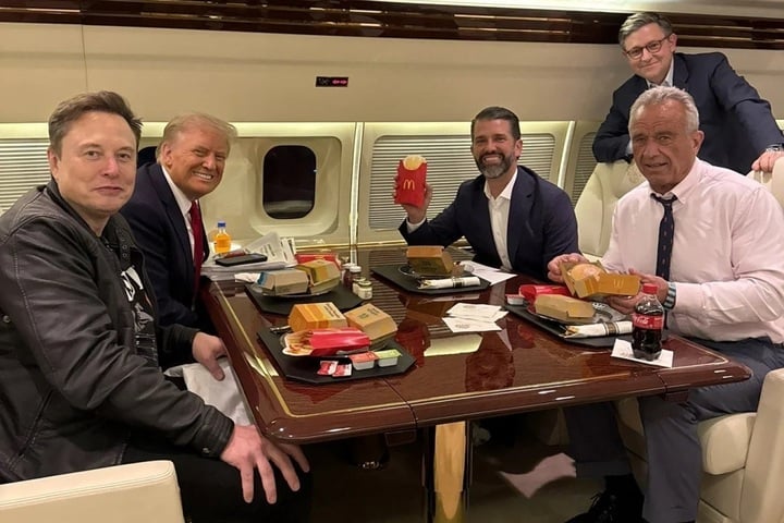 Meal on President-elect Donald Trump's flight on November 16. (Photo: X/DonaldTrumpJr)