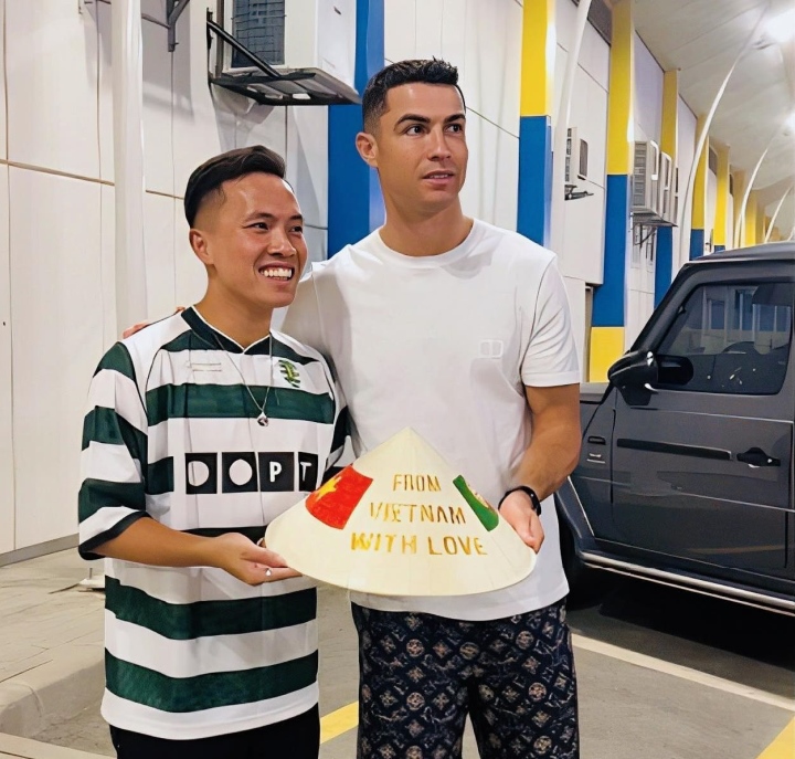 Ronaldo recibe un regalo especial de los fans vietnamitas