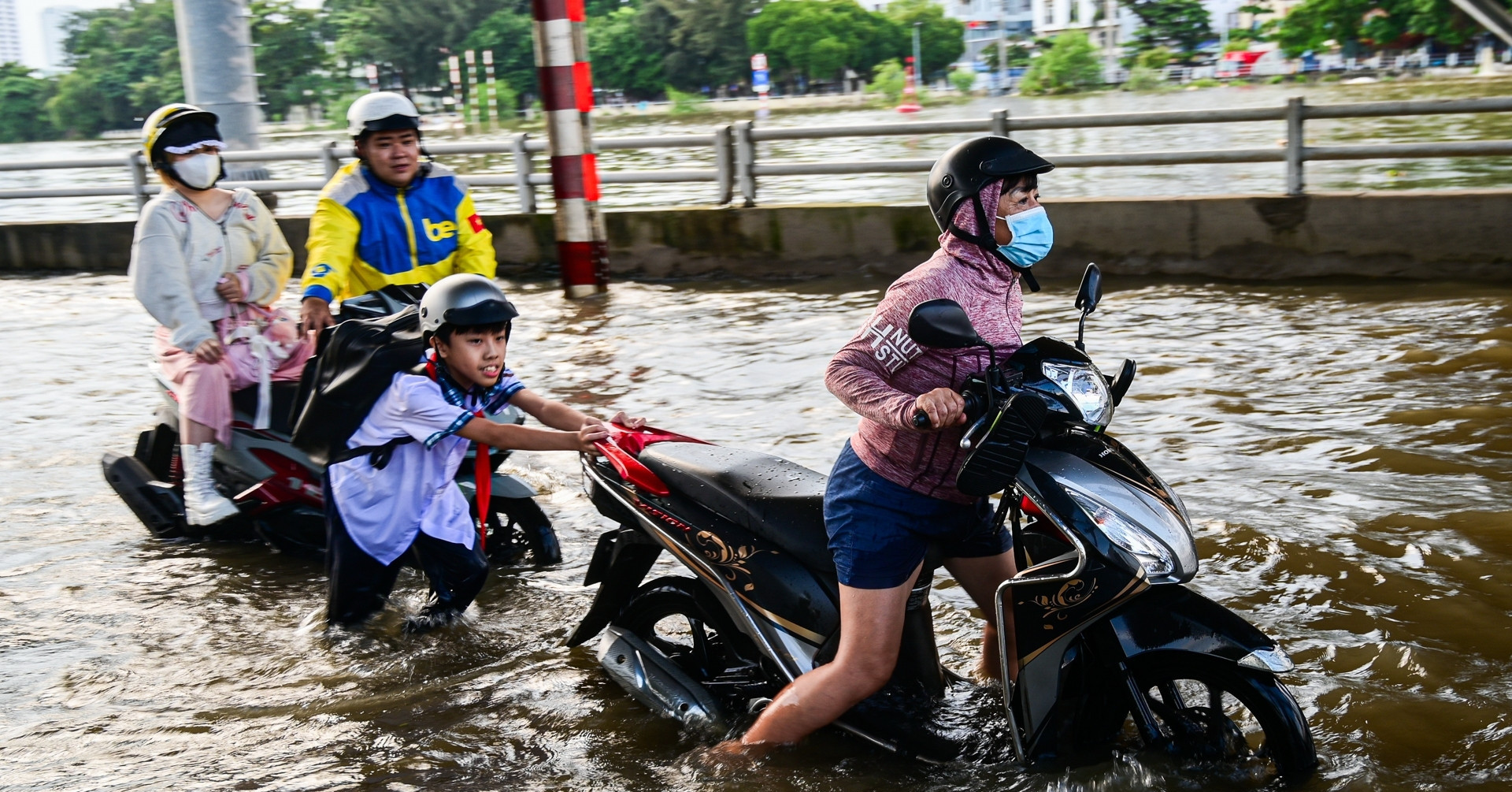 Flut überschreitet Alarmstufe 3, HCMC vielerorts von schweren Überschwemmungen bedroht