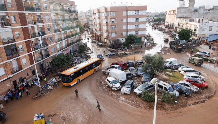 Spanien schickt angesichts wachsender Wut weitere Truppen ins Hochwassergebiet